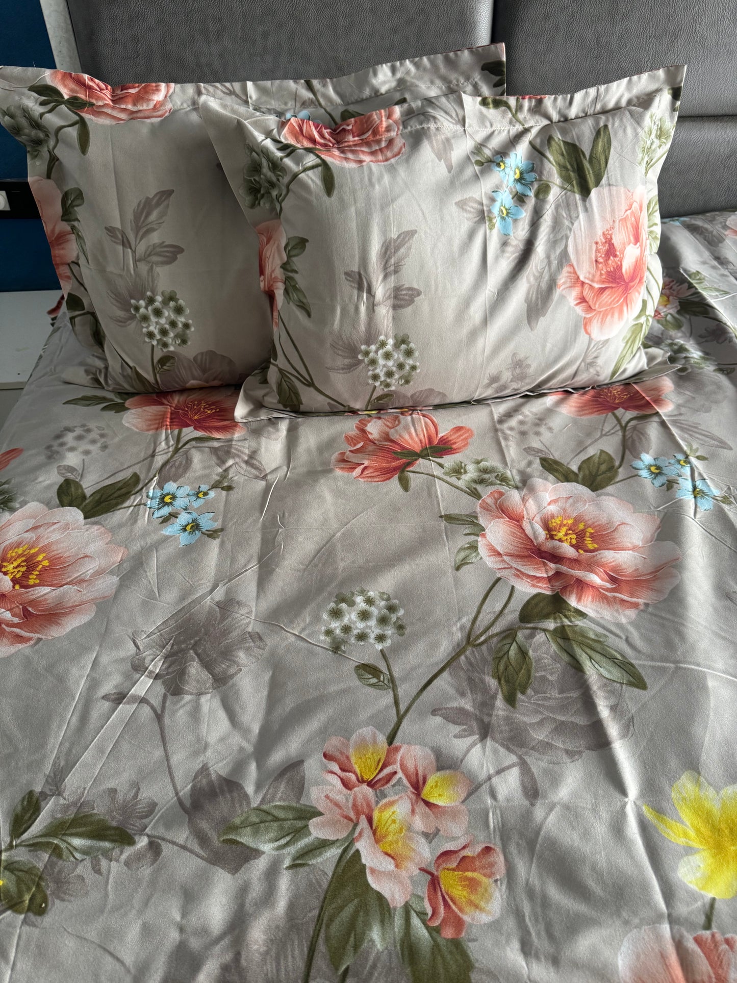 DIGITALART LIGHT GREY FLORAL KING SIZE BEDSHEET