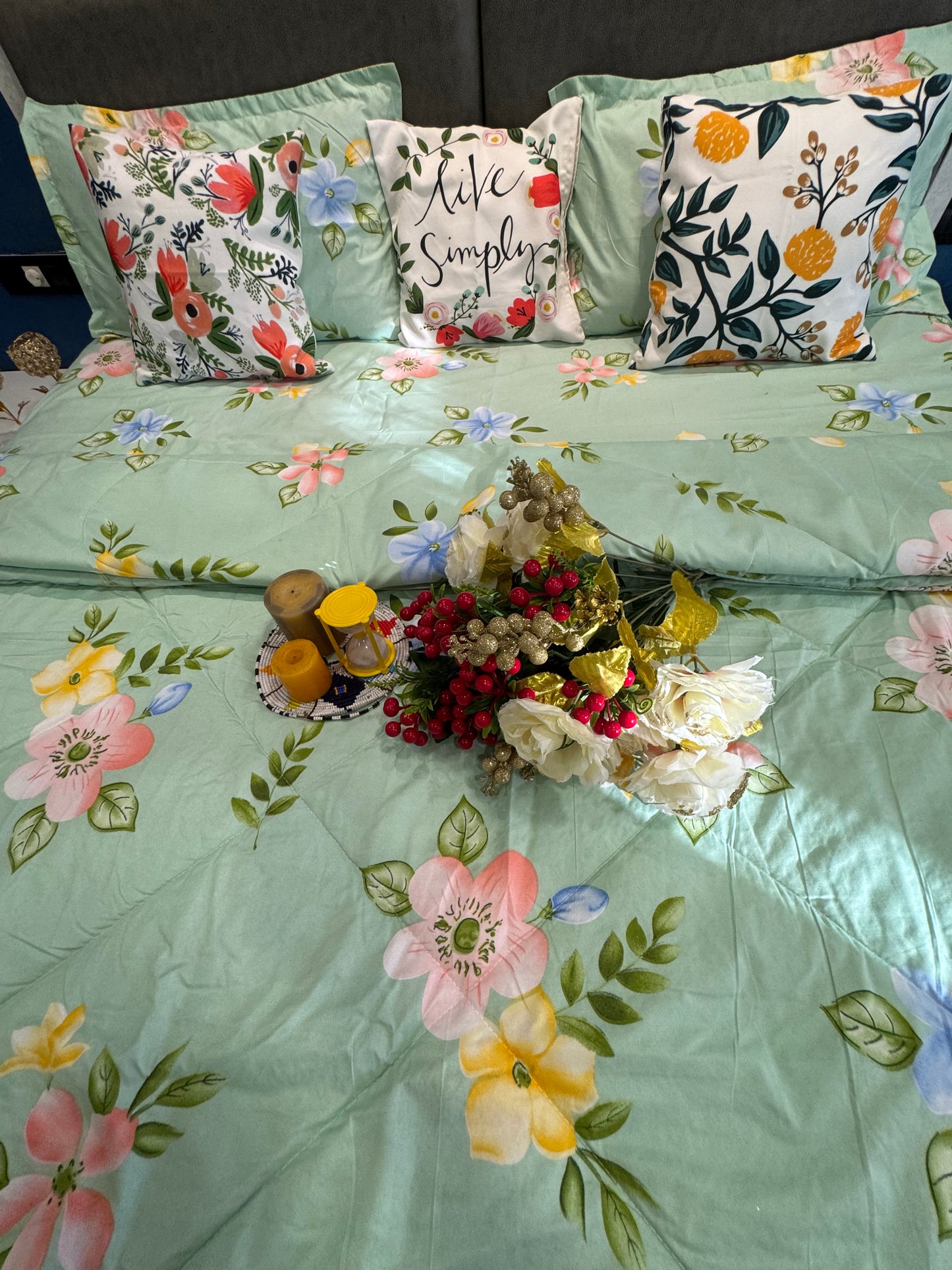 VICTORIA PISTA GREEN FLORAL COMFORTER SET