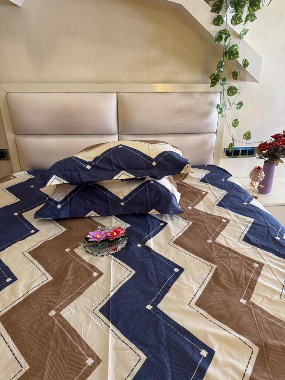 DIGITALART TRI COLOUR ZIGZAG MICROFIBER KING SIZE BEDSHEET