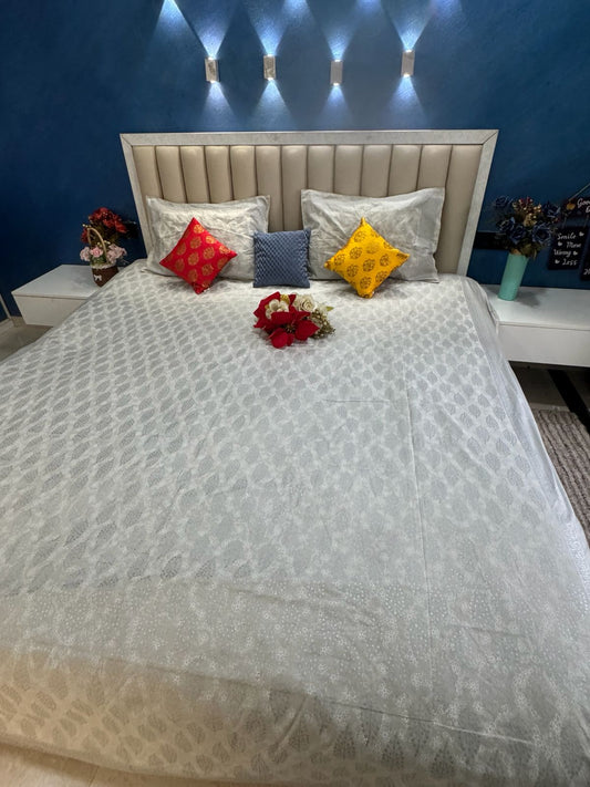 GREY SILVER PRINT MOTIF KING SIZE BEDSHEET