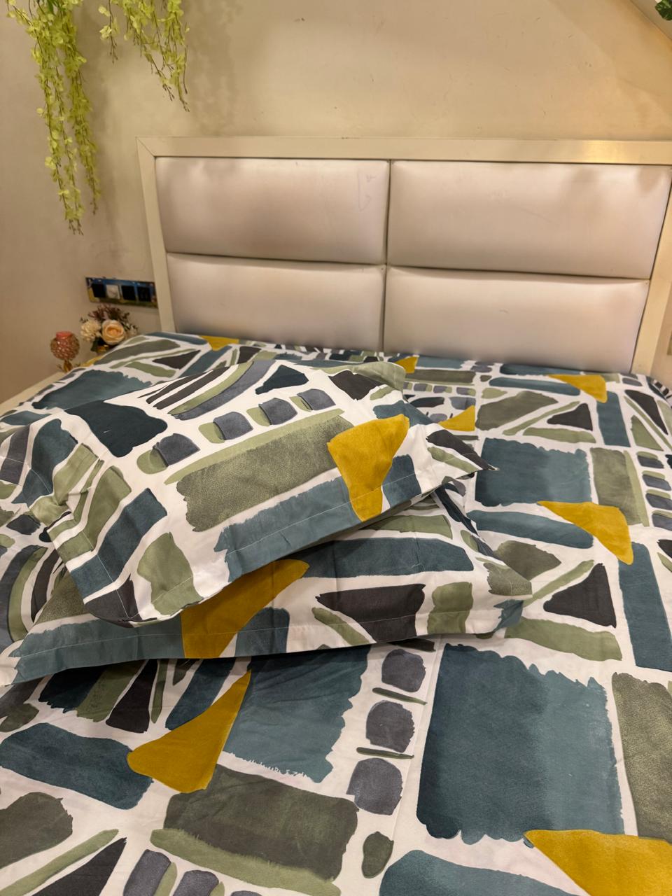 BELLEZA OFF WHITE ASTRACT DESIGN DOUBLE SIZE MICROFIBER BEDSHEET