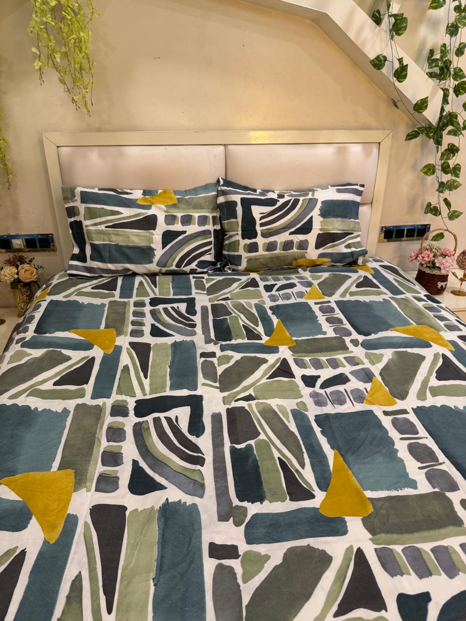BELLEZA OFF WHITE ASTRACT DESIGN DOUBLE SIZE MICROFIBER BEDSHEET