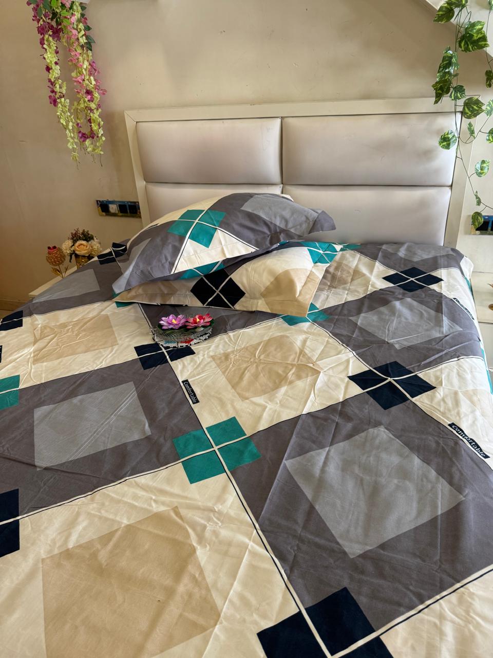 DIGITALART MULTICOLOUR GEOMETRIC KING SIZE BEDSHEET .
