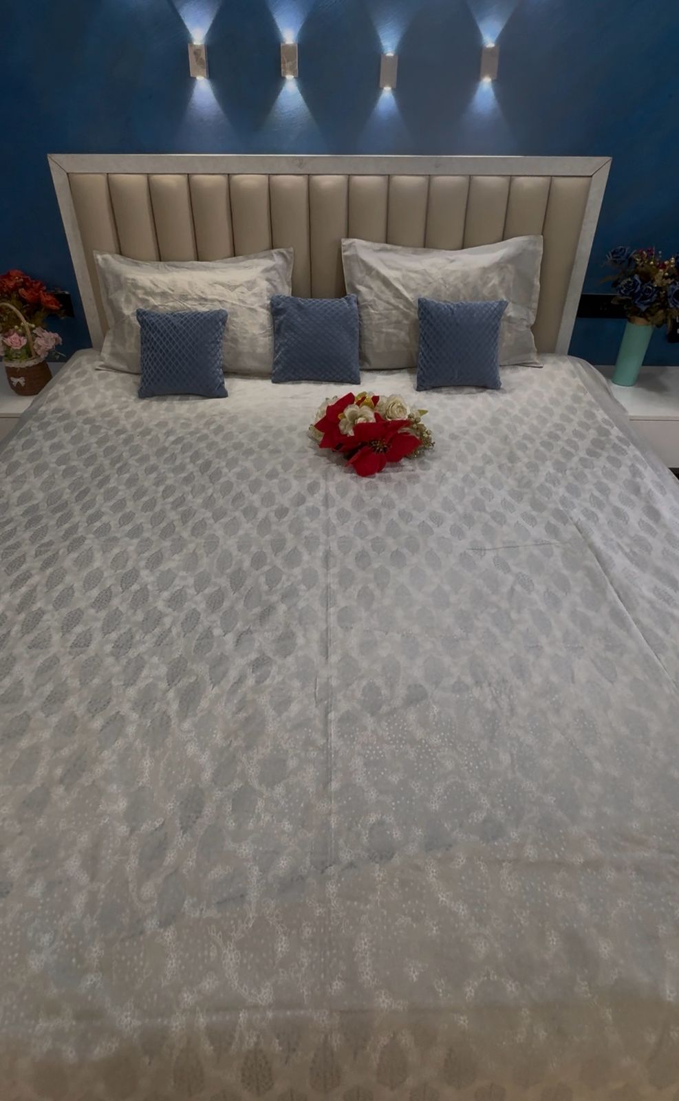 GREY SILVER PRINT MOTIF KING SIZE BEDSHEET