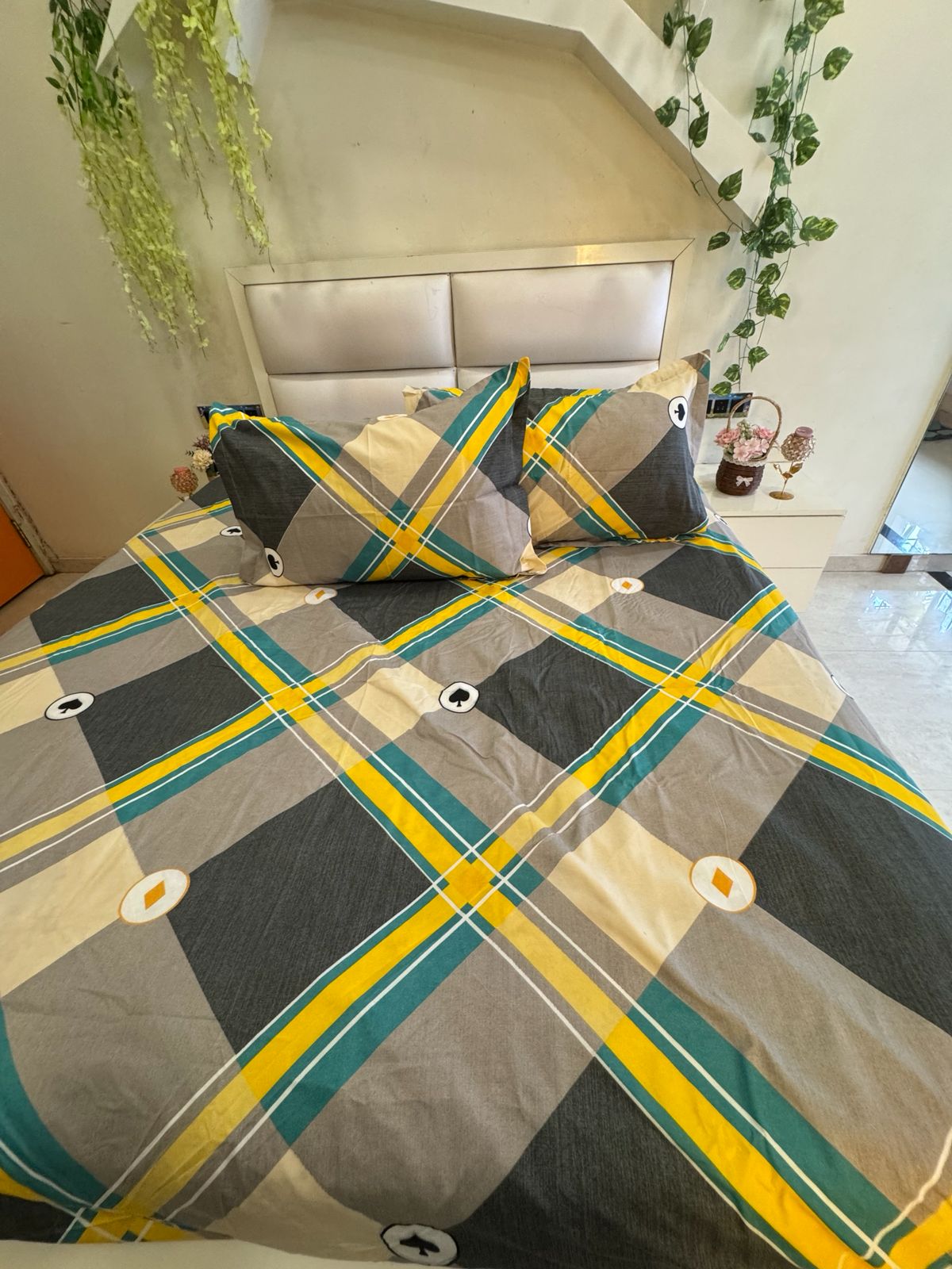 BELLEZA GREY-CREAM CROSS CHECKERED DOUBLE SIZE MICROFIBER BEDSHEET